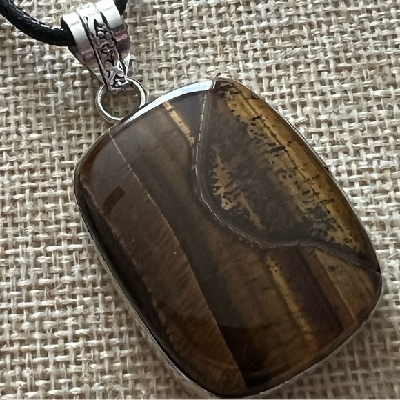 New Tiger’s Eye Gemstone Oval Silver Overlay Pendant Necklace w Cord - Picture 3 of 7